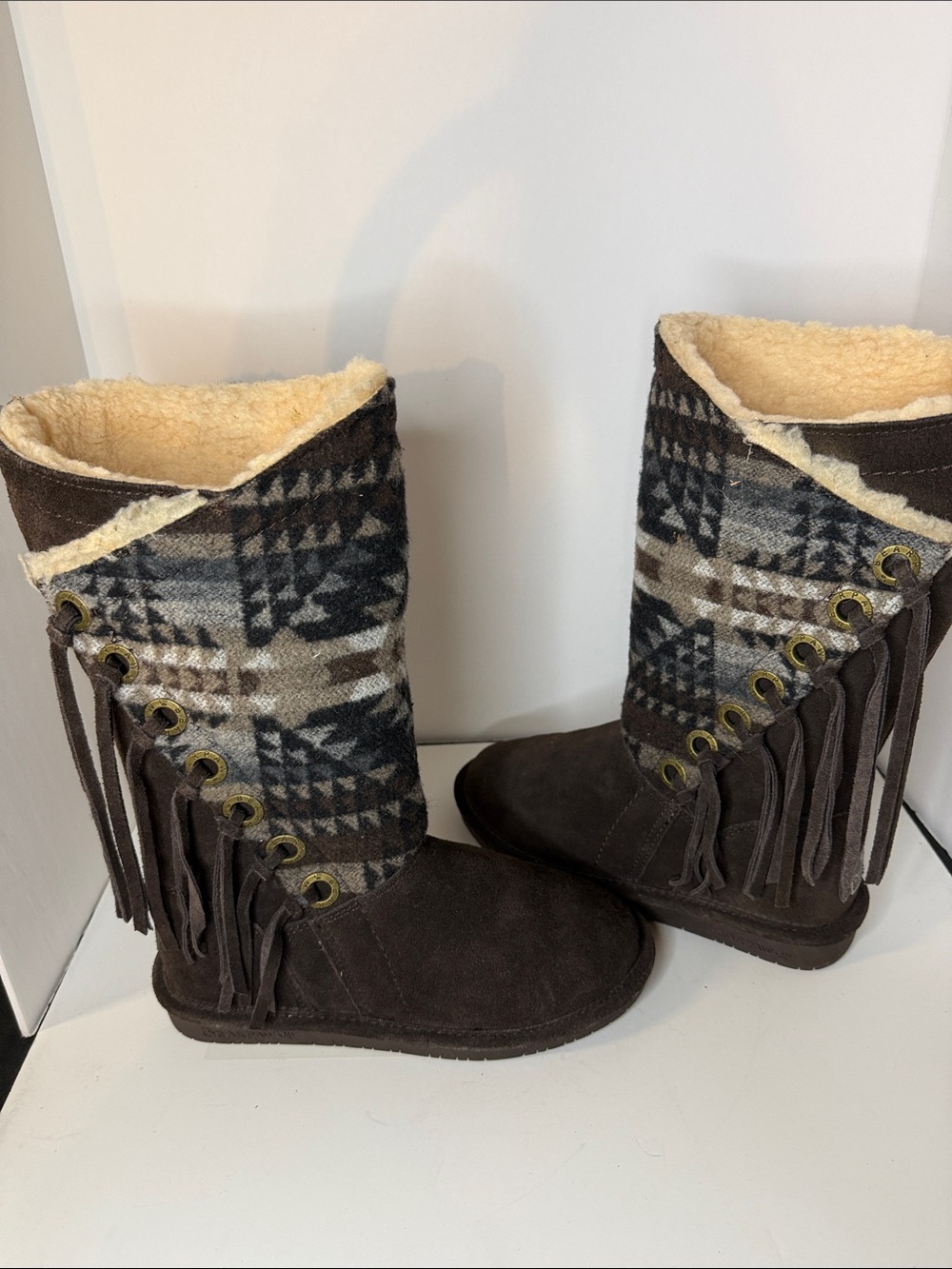 Bear paw Women’s Brown Suede Fringe Winter Boots with Shearling Lining size 6